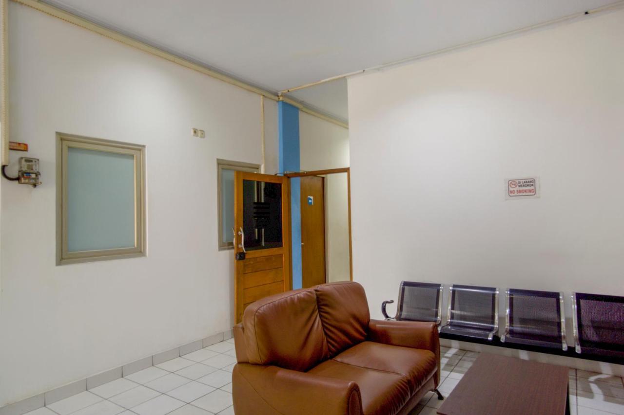 Отель Oyo 3754 Prosperity Mansion Джакарта Экстерьер фото
