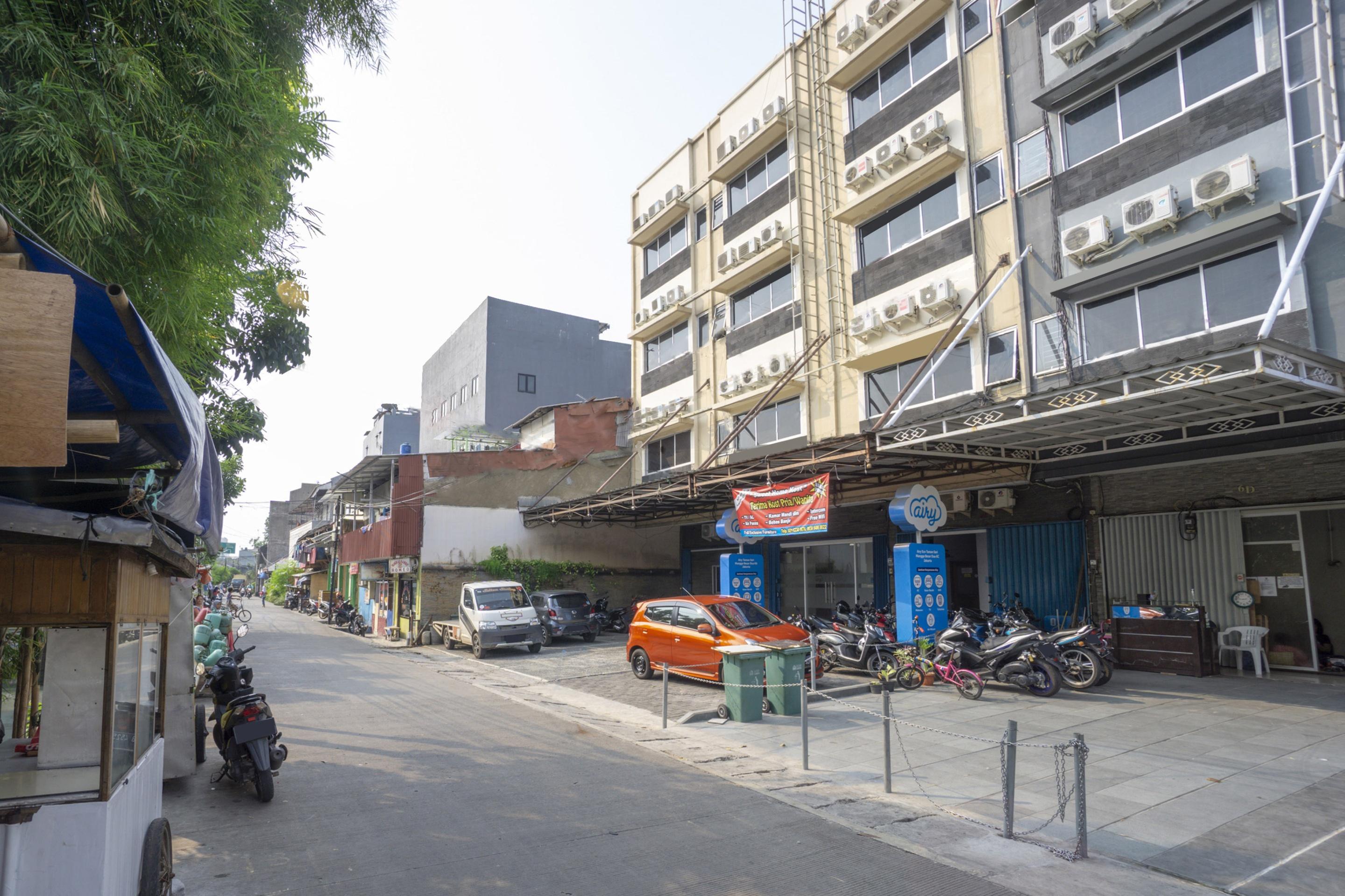 Отель Oyo 3754 Prosperity Mansion Джакарта Экстерьер фото